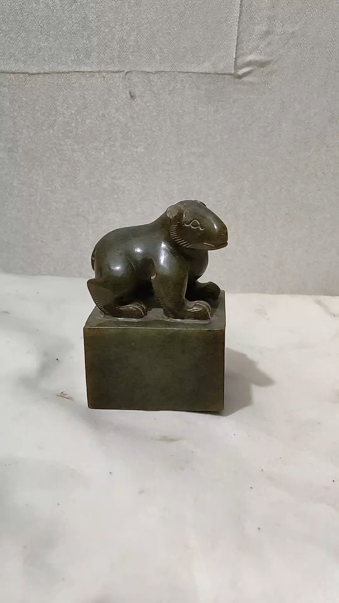 高古玉卧熊钮印章,大汉王朝雄视天下的象征