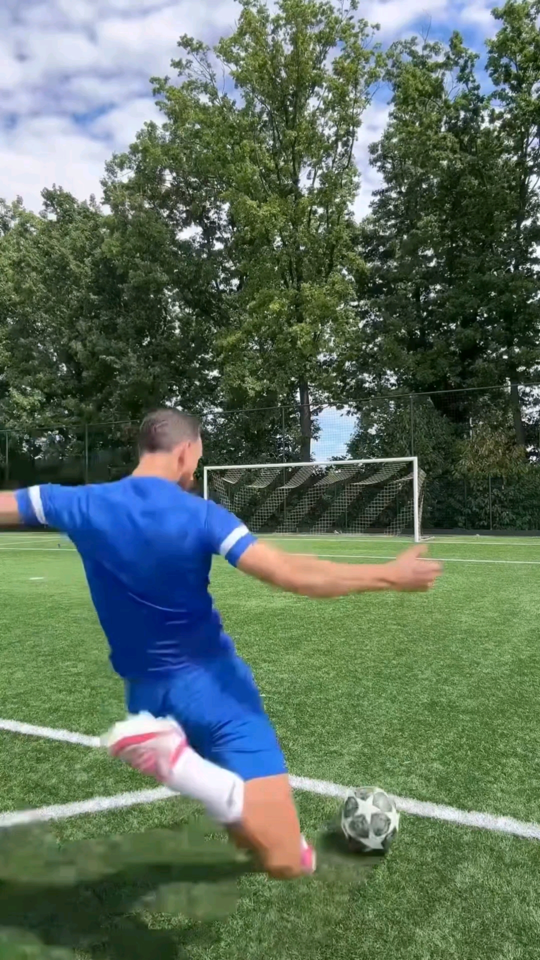 大力金刚腿#足球的魅力 #射门训练