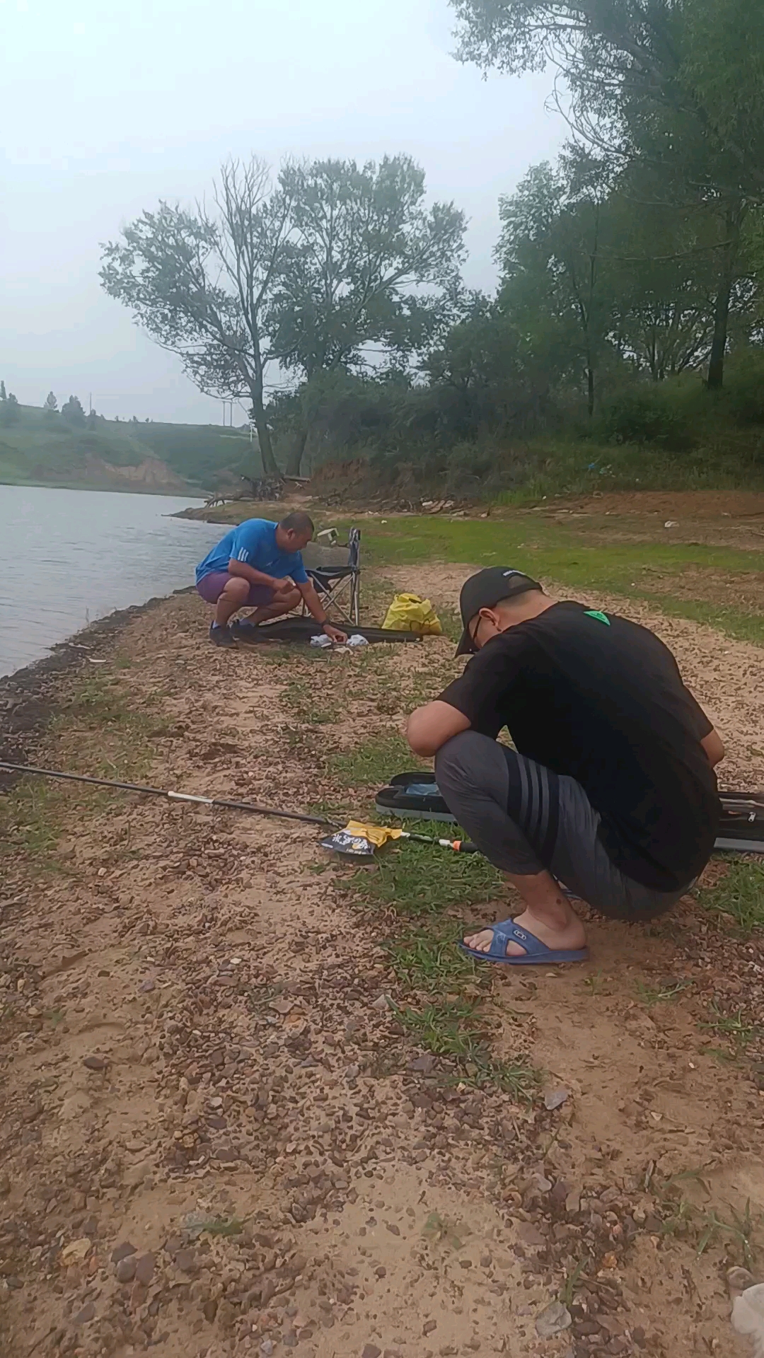 水库钓鱼