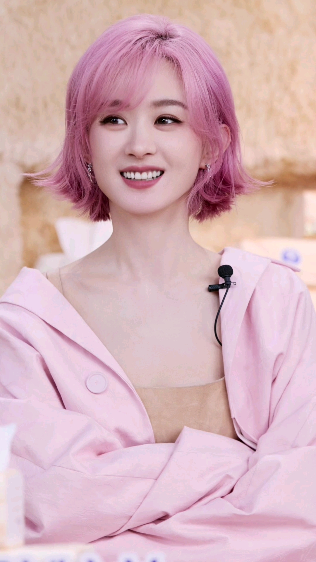 赵丽颖的粉色头发好美呀,挪不开眼了