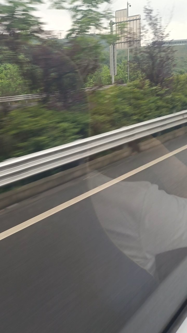 坐大巴看窗外高速公路重庆合川区山水风光