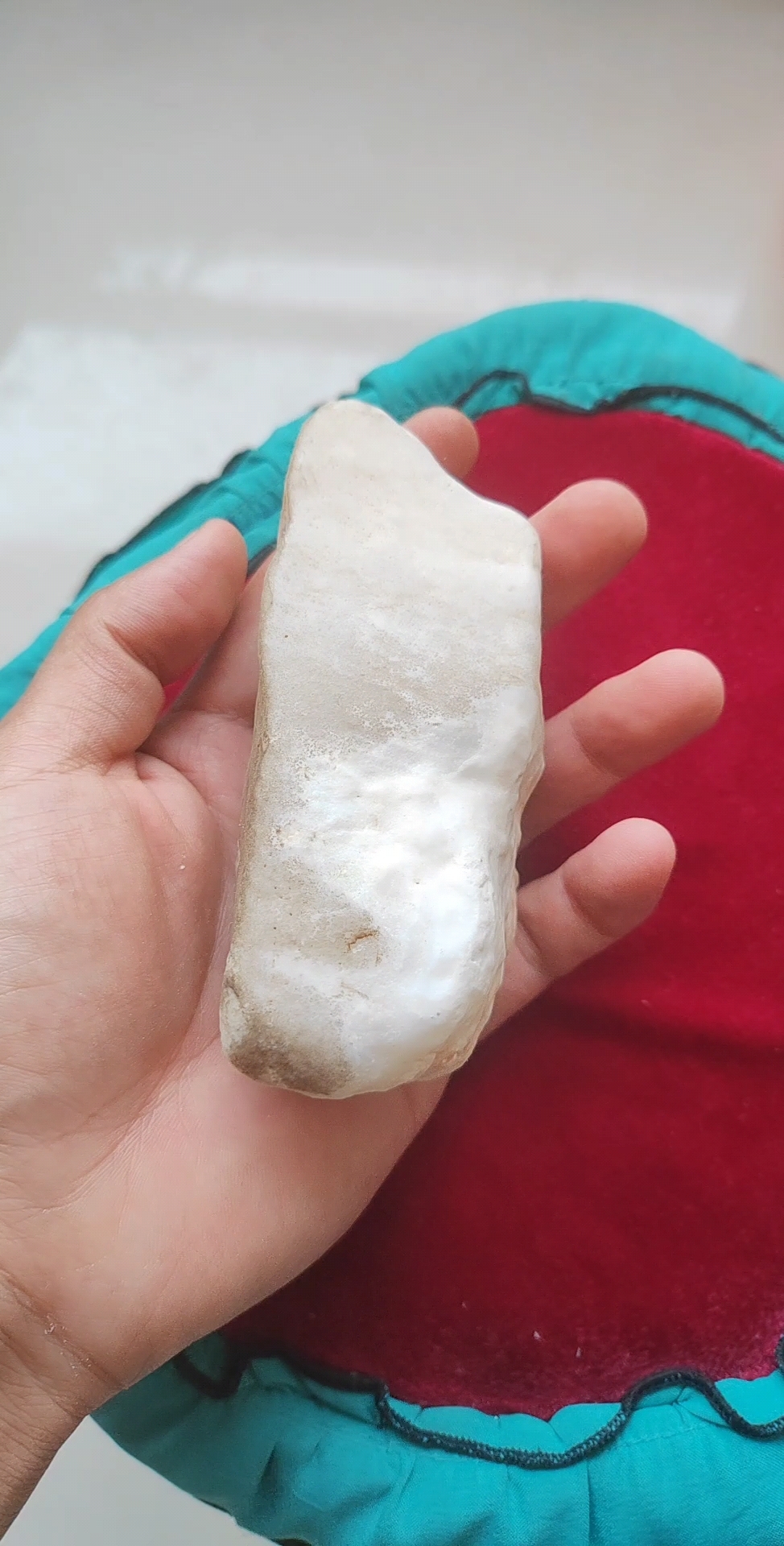 新疆罗布泊地表蛋白玉原石