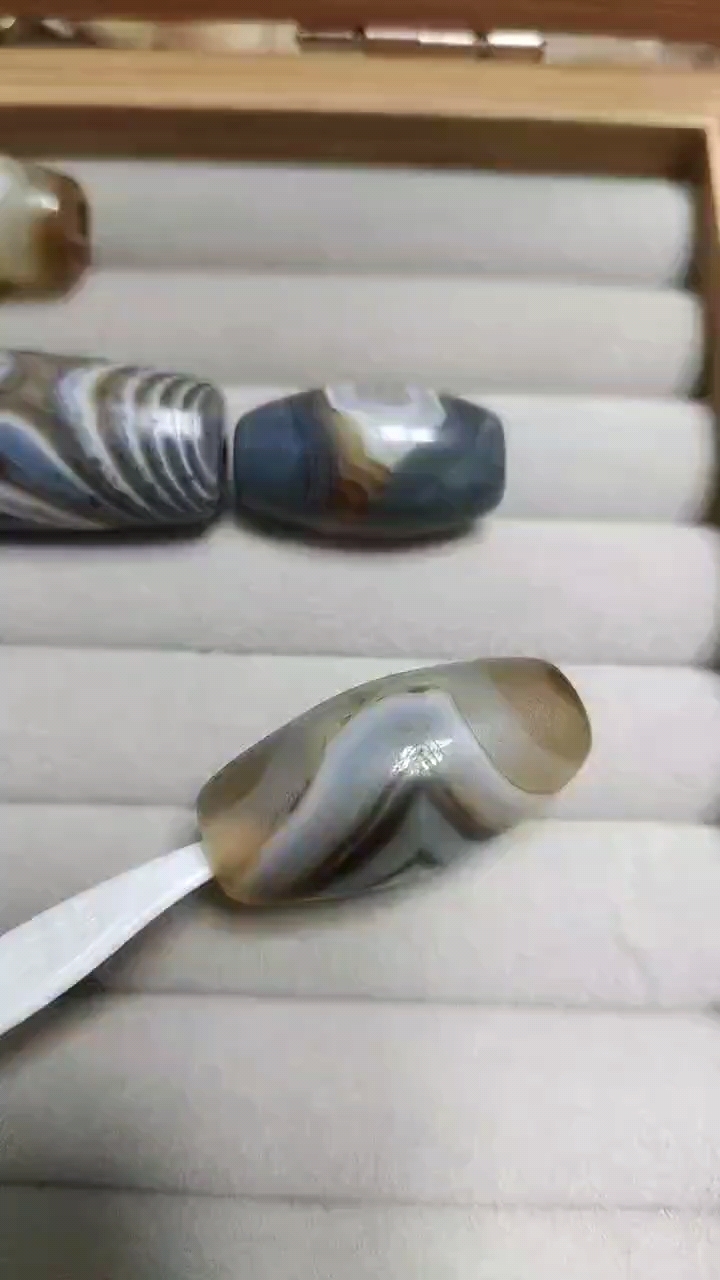 欣赏千年缠丝玛瑙古珠第三o九期