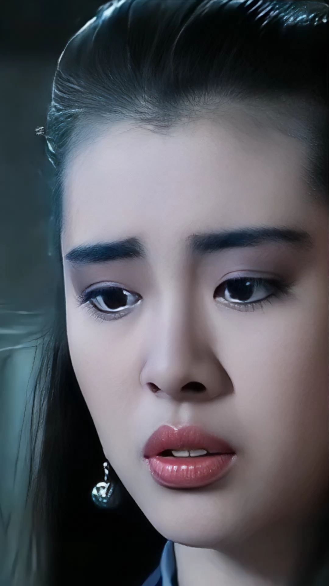 十里平湖霜满天,寸寸青丝愁华年,对月形单望相护,只羡鸳鸯不羡