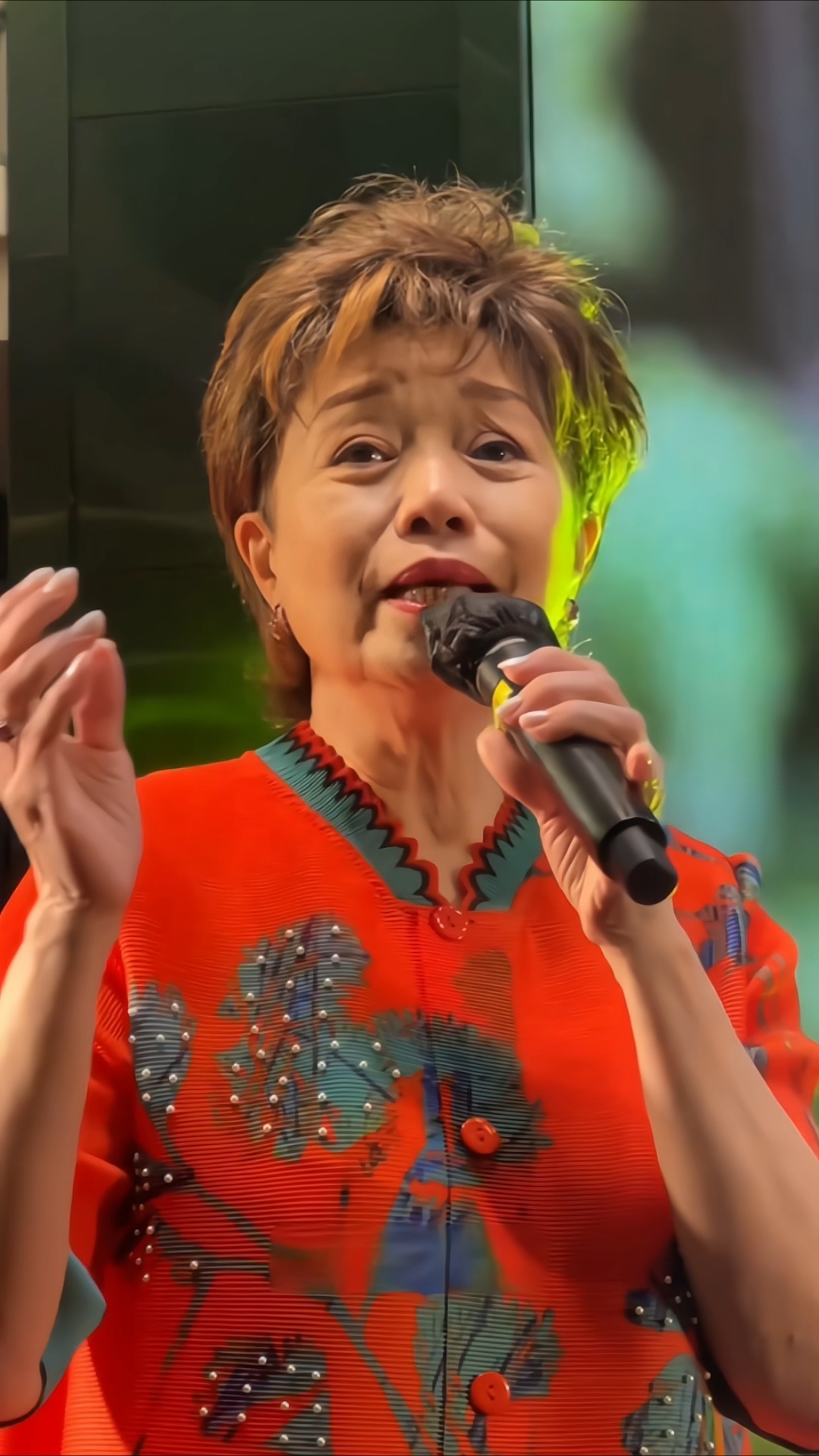 重量级港星程可为,今年已经75岁了,日前露面状态极好