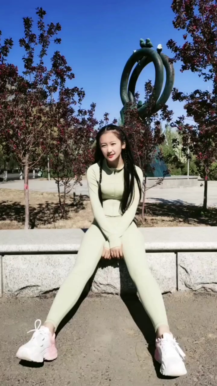 自编舞蹈菲儿,姐姐等男朋友.