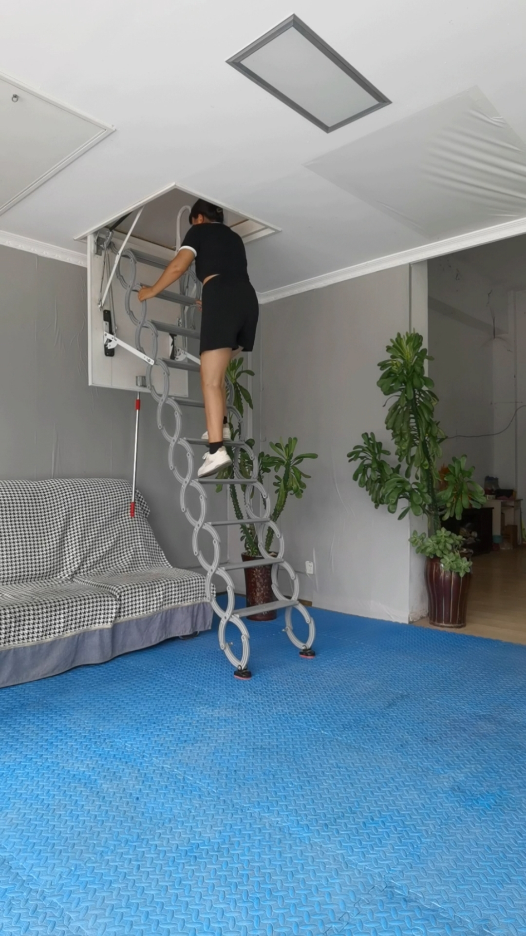 高尚阁楼伸缩楼梯隐形楼梯空间隐形折叠楼梯