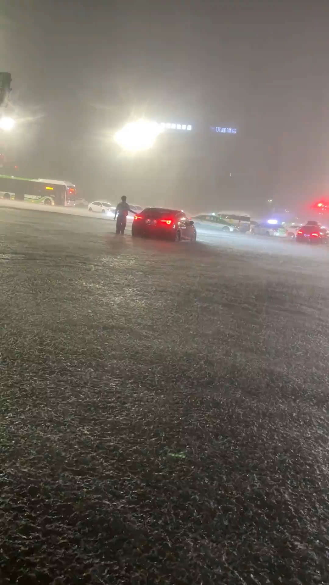 郑州下雨图片图片