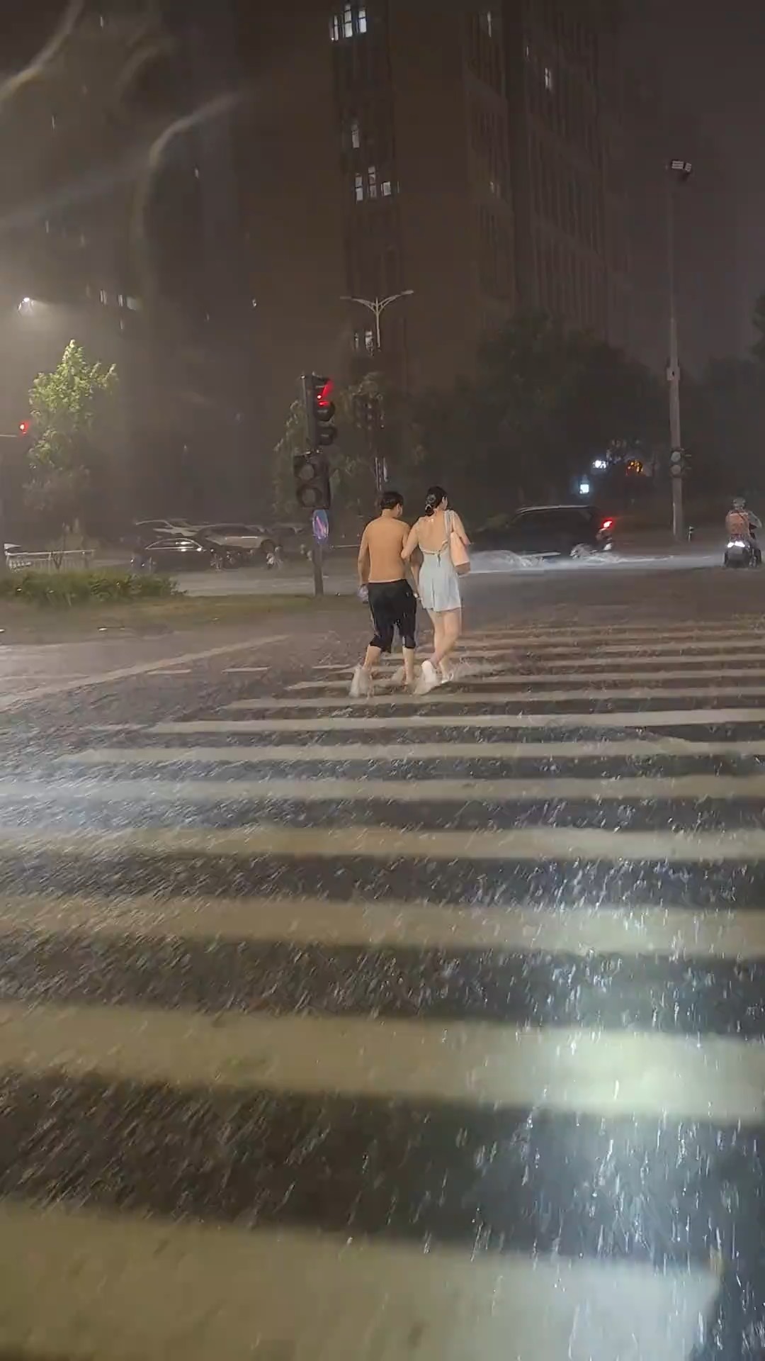 风雨图片陪在你身边图片