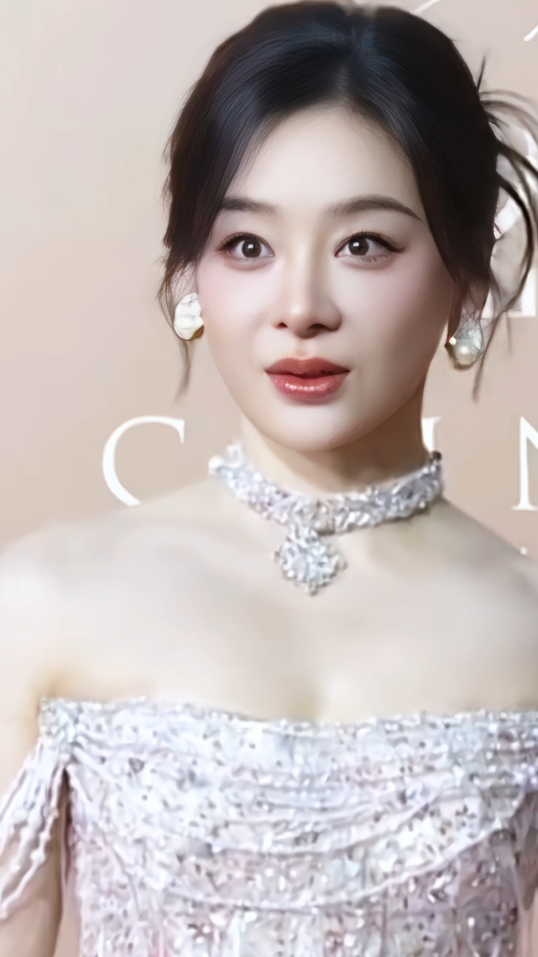 袁姗姗,1987年出生于中国湖北省襄阳市,中国内地女演员