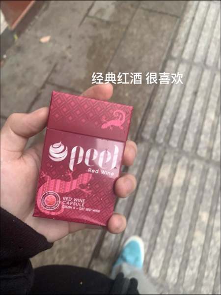 有品味的女孩经典peel红酒
