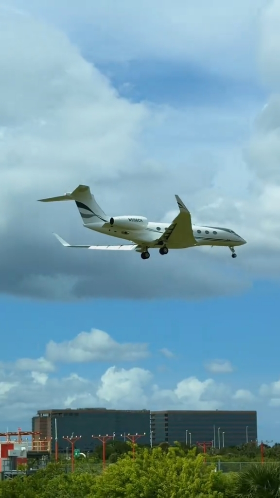 湾流g650er私人飞机降落机场!