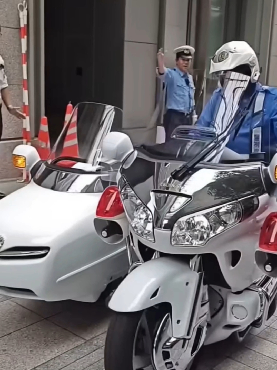 日本警视厅的白色本田八嘎车