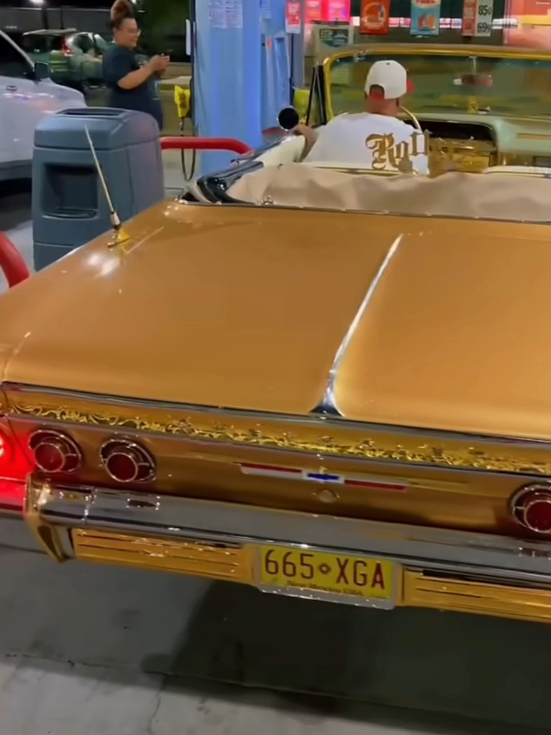 1964年款雪佛兰黑斑羚轿车