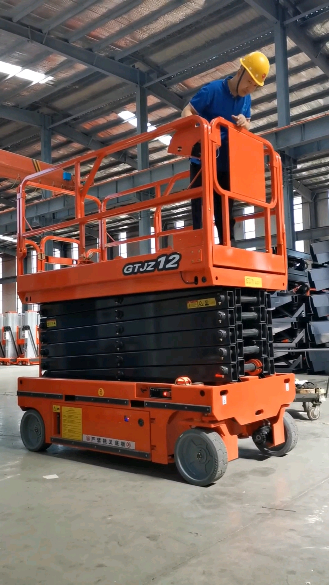 12米全自行剪叉式升降平台车