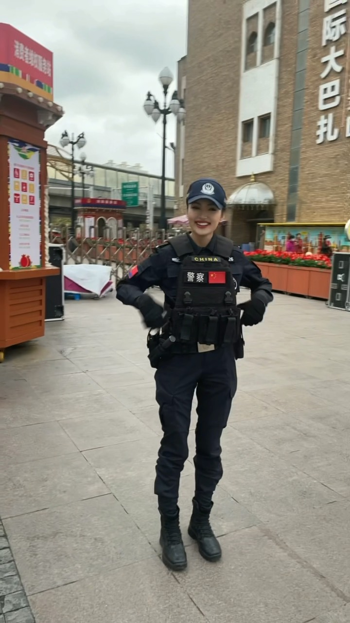 英姿飒爽女警图片