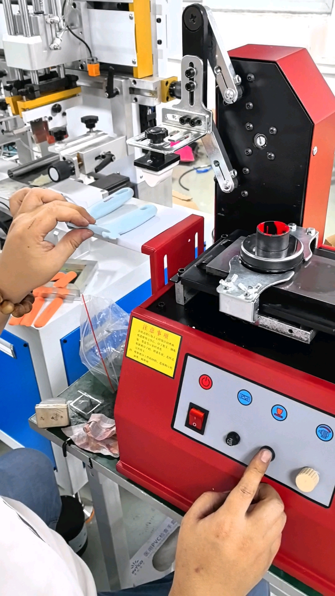 台式电动移印机,骏欣机械孝感丝印机移印机硅胶刨子手柄移印机