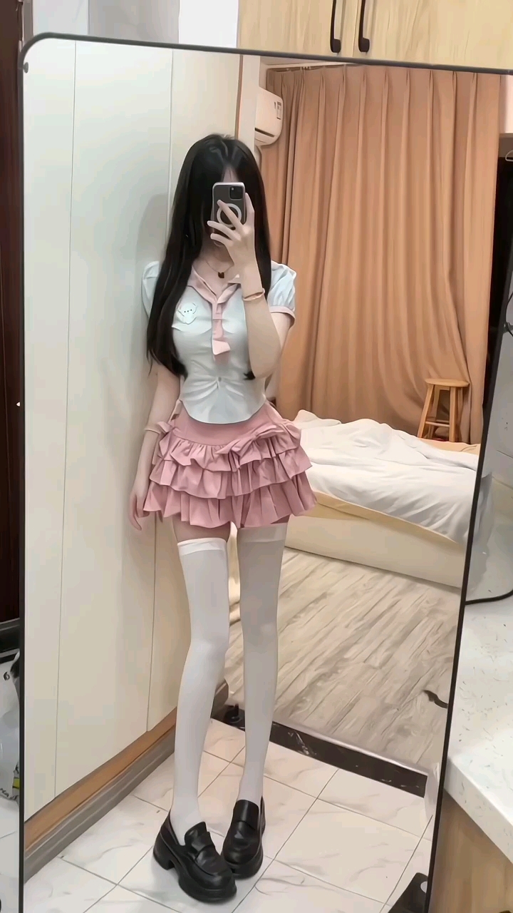 这样的白丝怎么样,玛丽珍搭配白色过膝丝,太好看啦,时尚穿搭