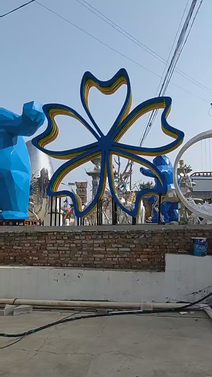 不锈钢花瓣雕塑