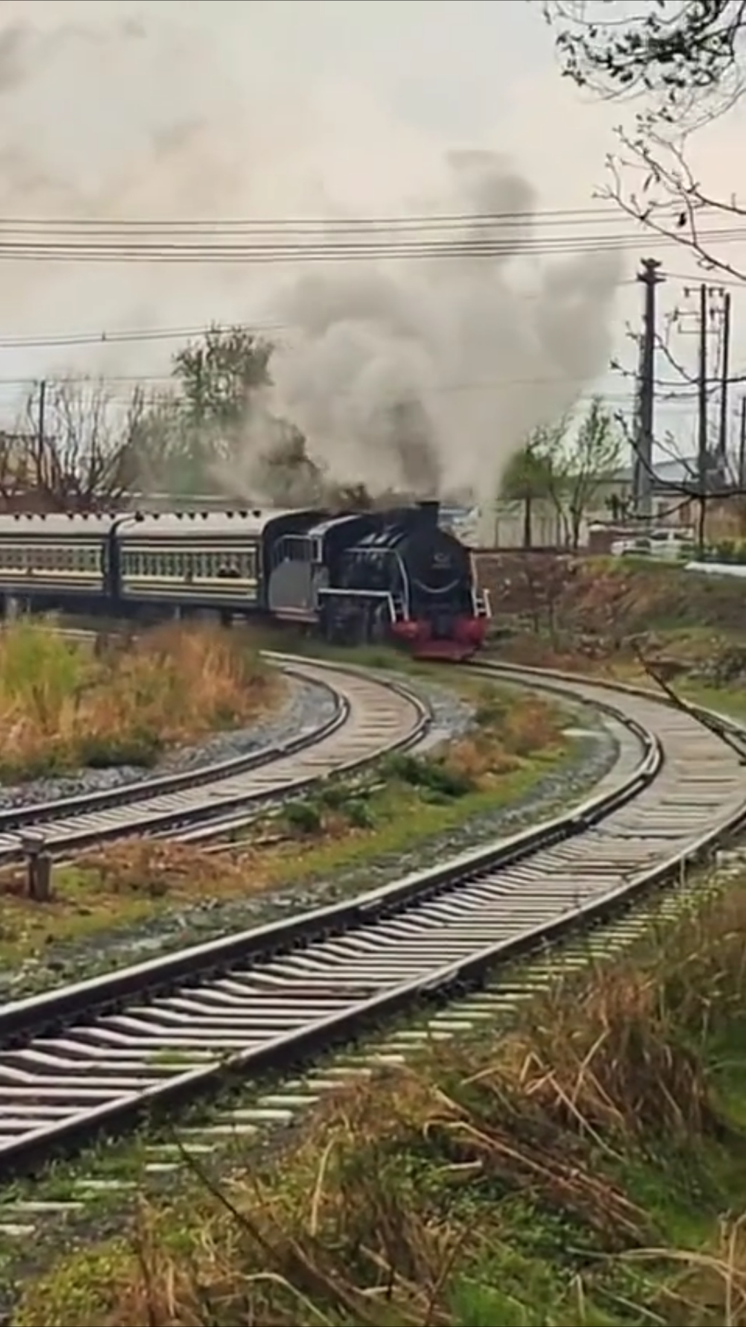 一代经典蒸汽机车通过!
