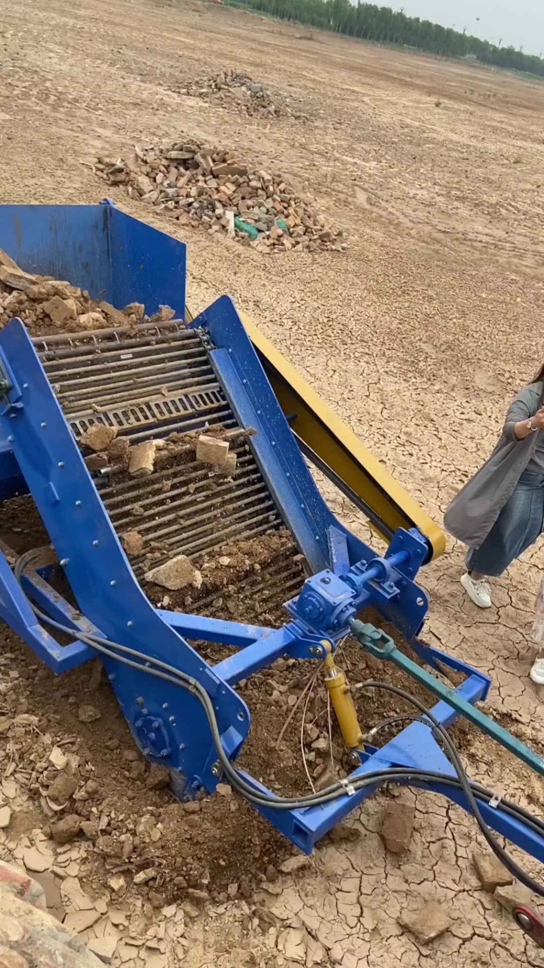 服务三农服务百姓,农田捡石机