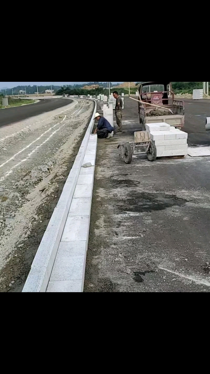 天然花岗岩芝麻白路沿石路缘平石侧石路肩路边石花坛树池道牙石材