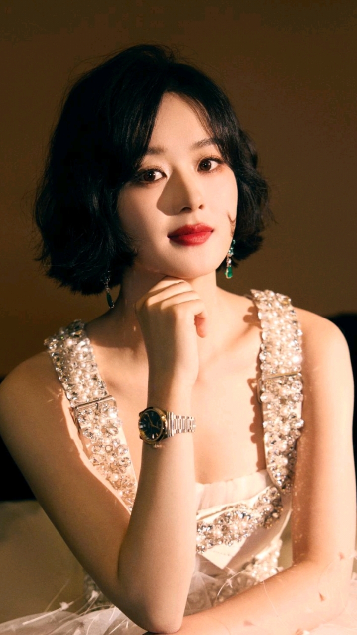 赵丽颖秋日ai写真曝光,女神跨界变身长腿帅哥,网友直呼太神奇