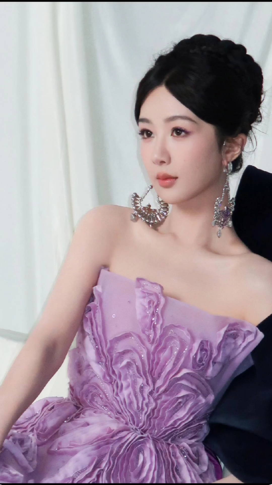 杨紫ai化身一日消防员,女神秒飒爽消防员,燃爆全网!