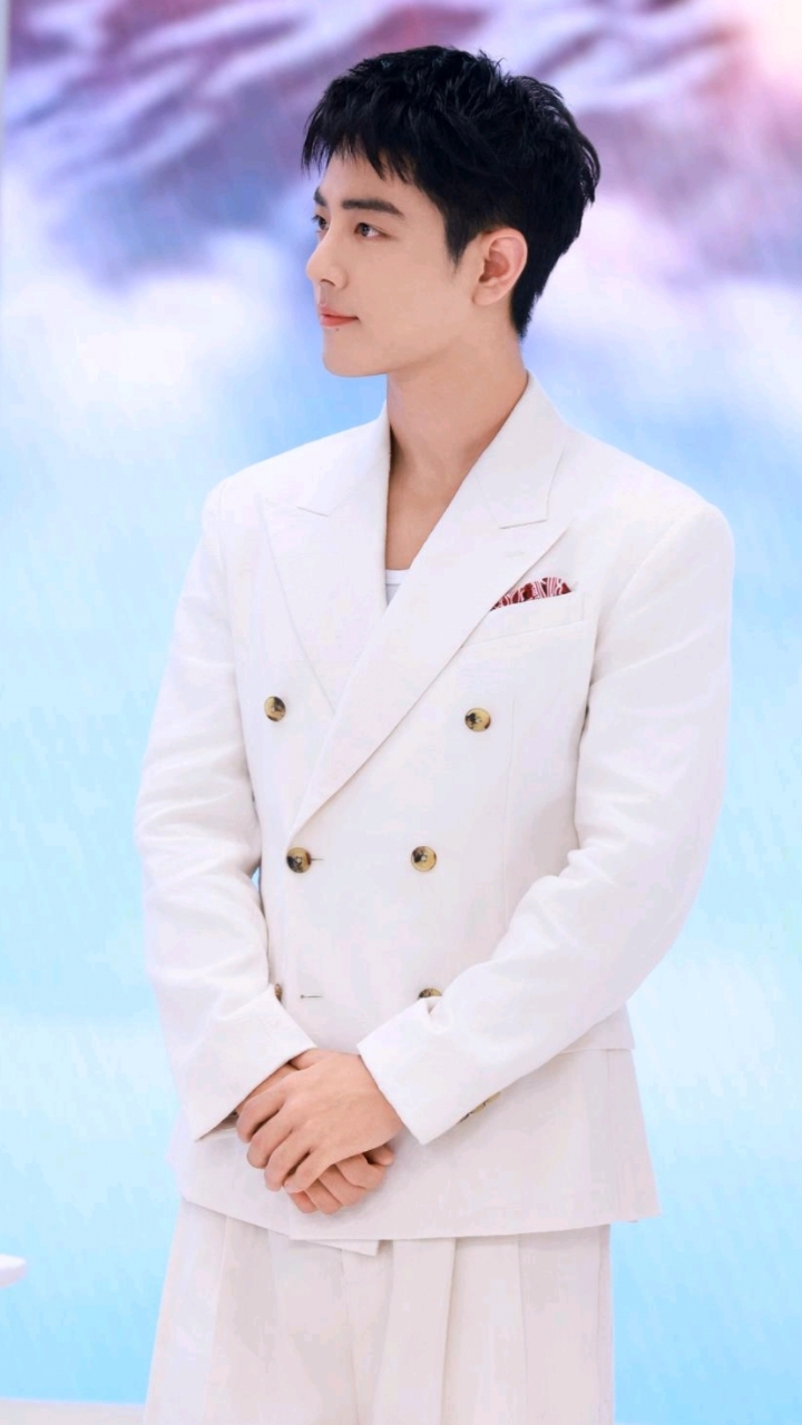 肖战ai一键生成争议之作!白马王子神级侧颜惨遭"平面化"