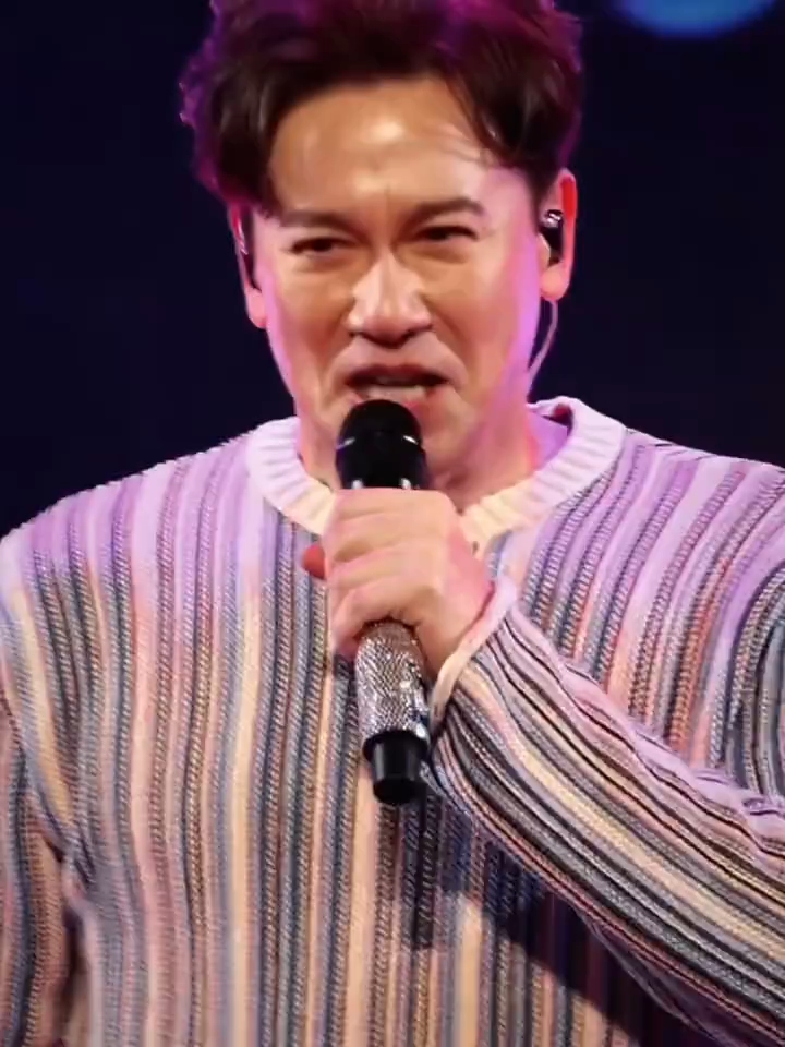 "我给你最后的疼爱,是手放开" #手放开 #李圣杰