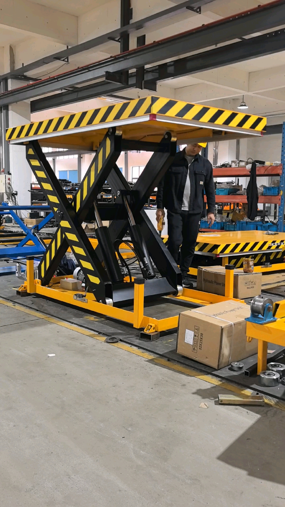 电动液压移动式自动剪叉式固定式升降台小型汽车举升机升降平台