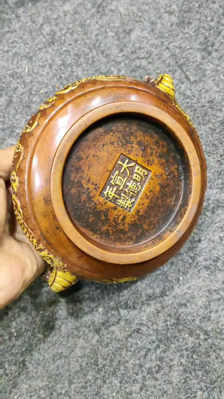 祖传多年的老香炉