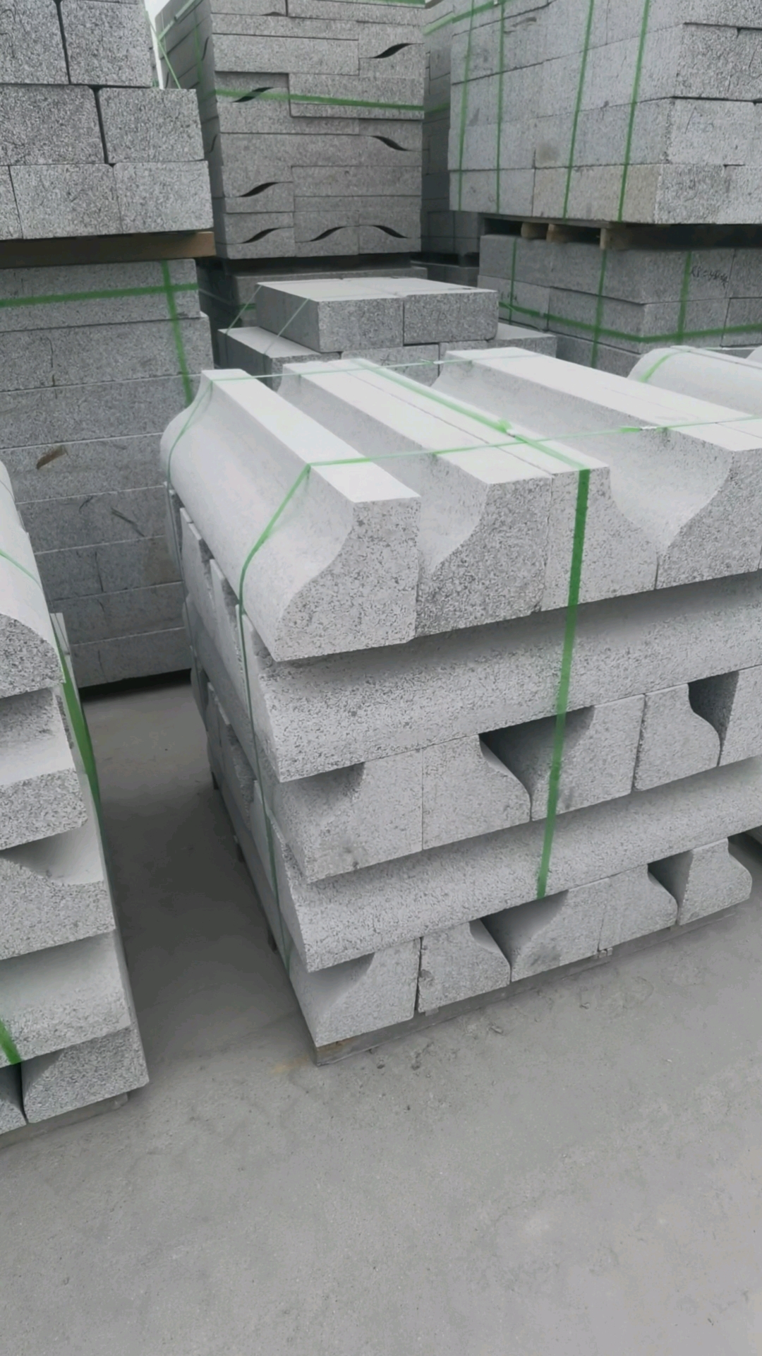 s型路边石,五莲花s型路沿石,s型路侧石,芝麻灰路缘石厂家