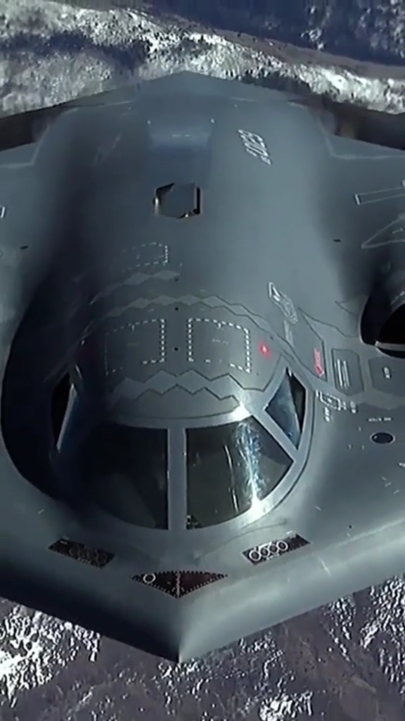 美国b2隐形战略轰炸机