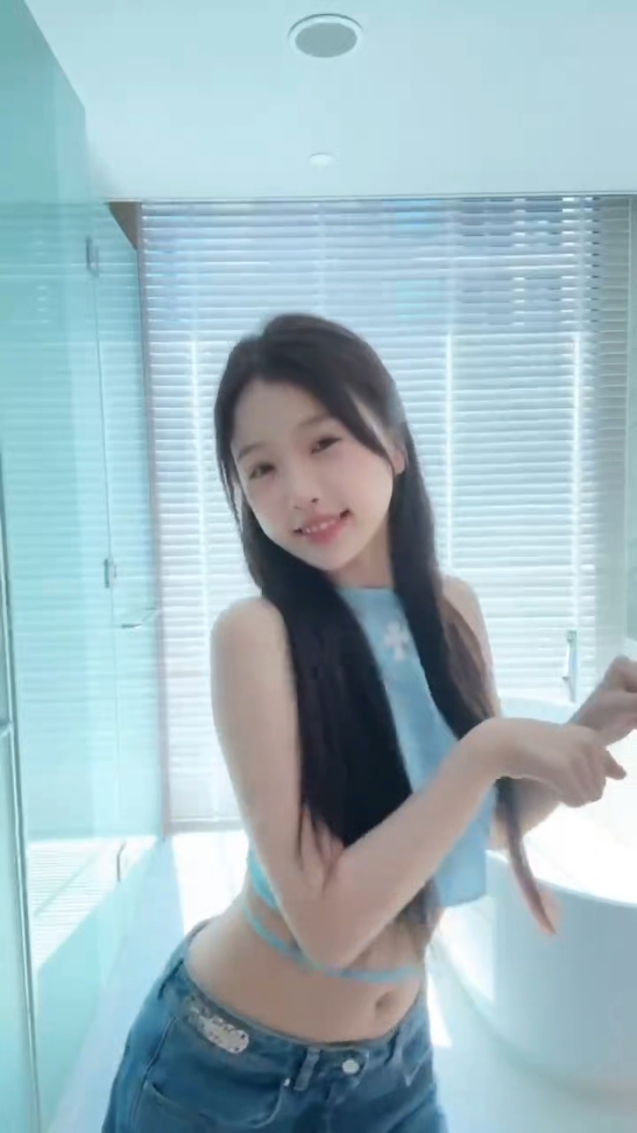 虞书欣,本以为是看她跳舞,没想到看到后面,辣