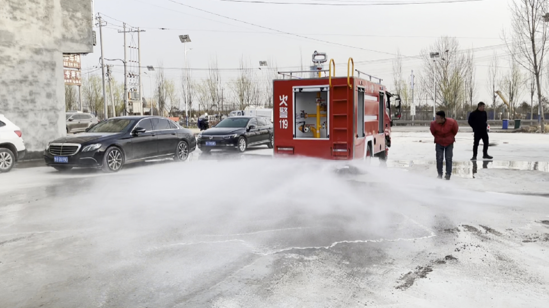 小型泡沫消防车·第9集|微型消防车后洒效果,灭火降尘