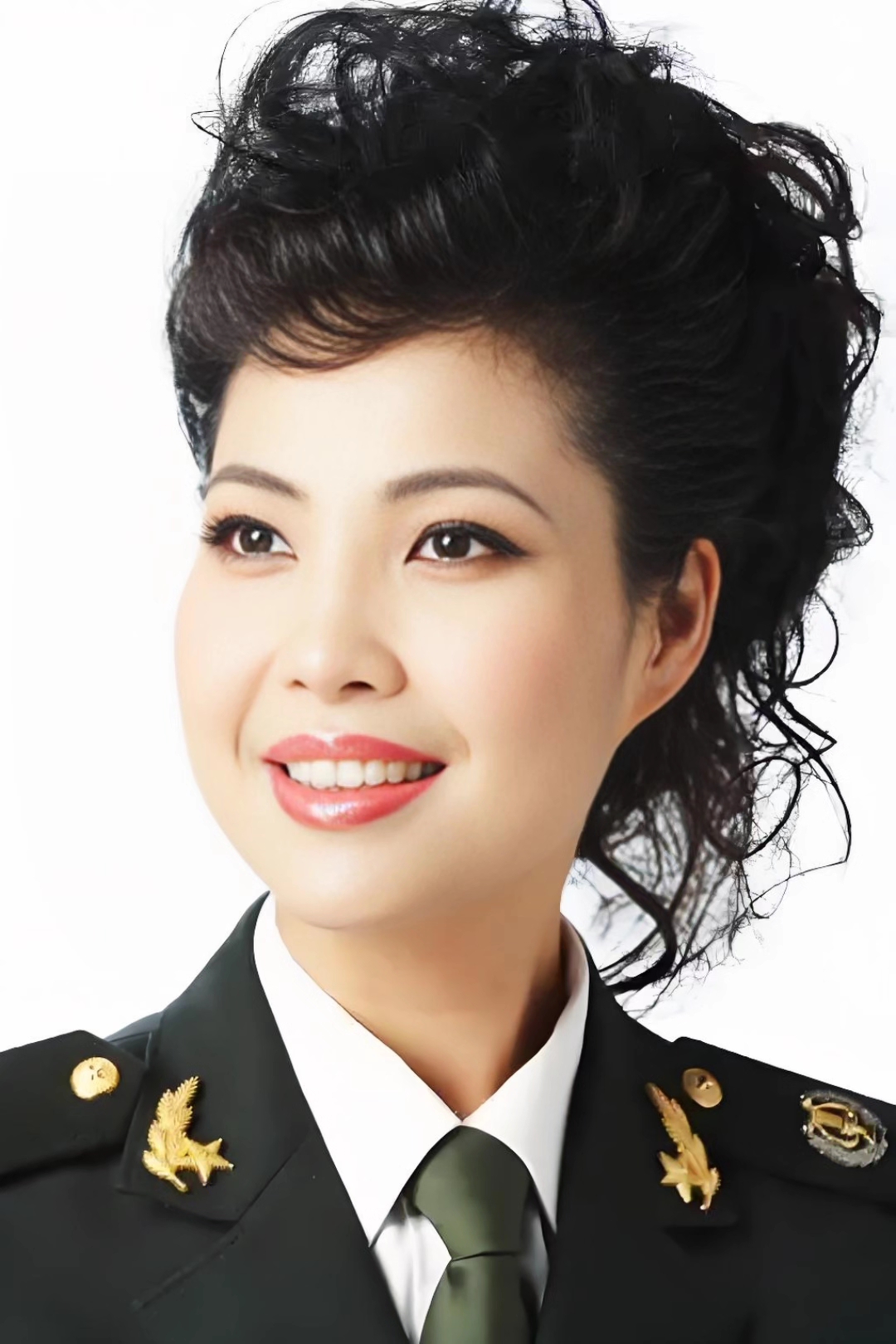 梦鸽原名刘清娣,1966年出生于湖北荆州,是中国内地女歌手