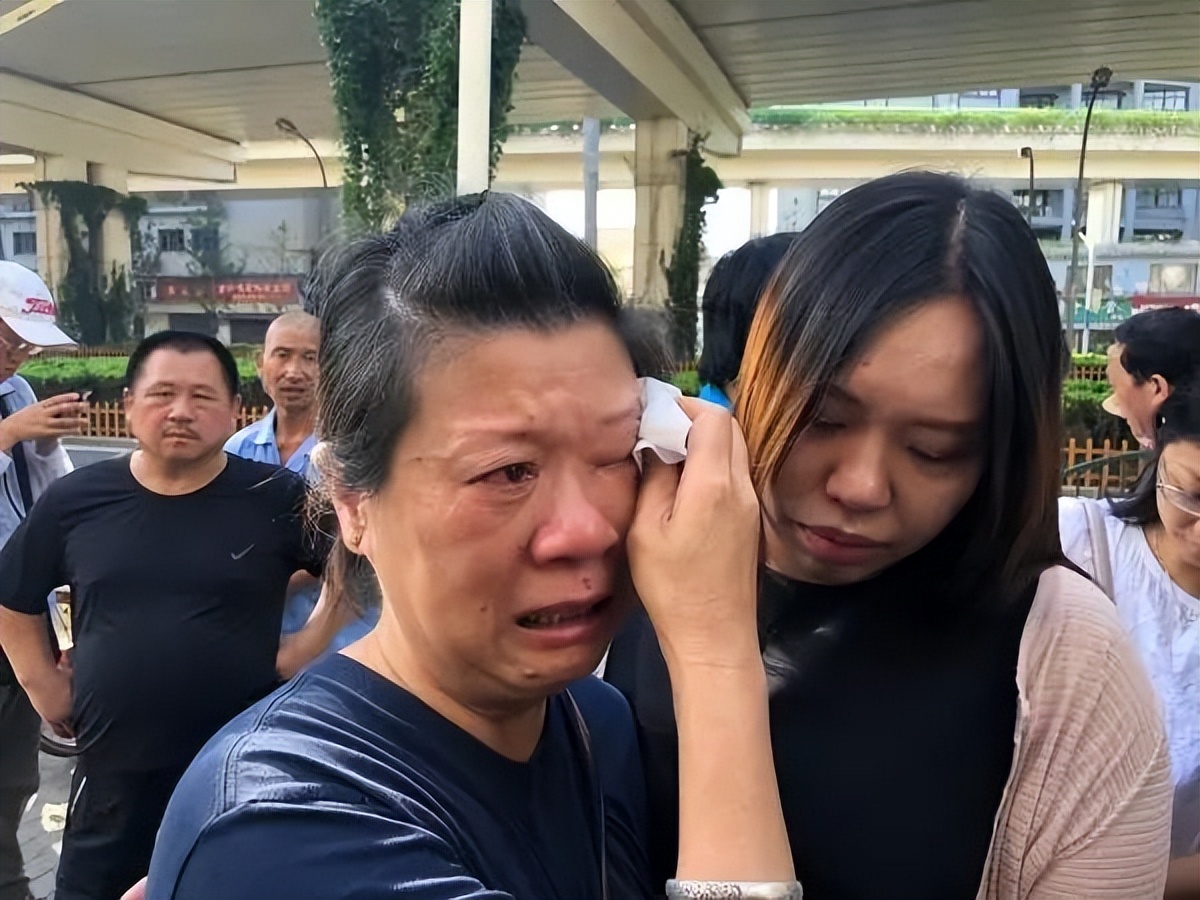 上海"杀妻焚尸案"宣判现场:凶手被判死刑,被害者母亲当庭痛哭