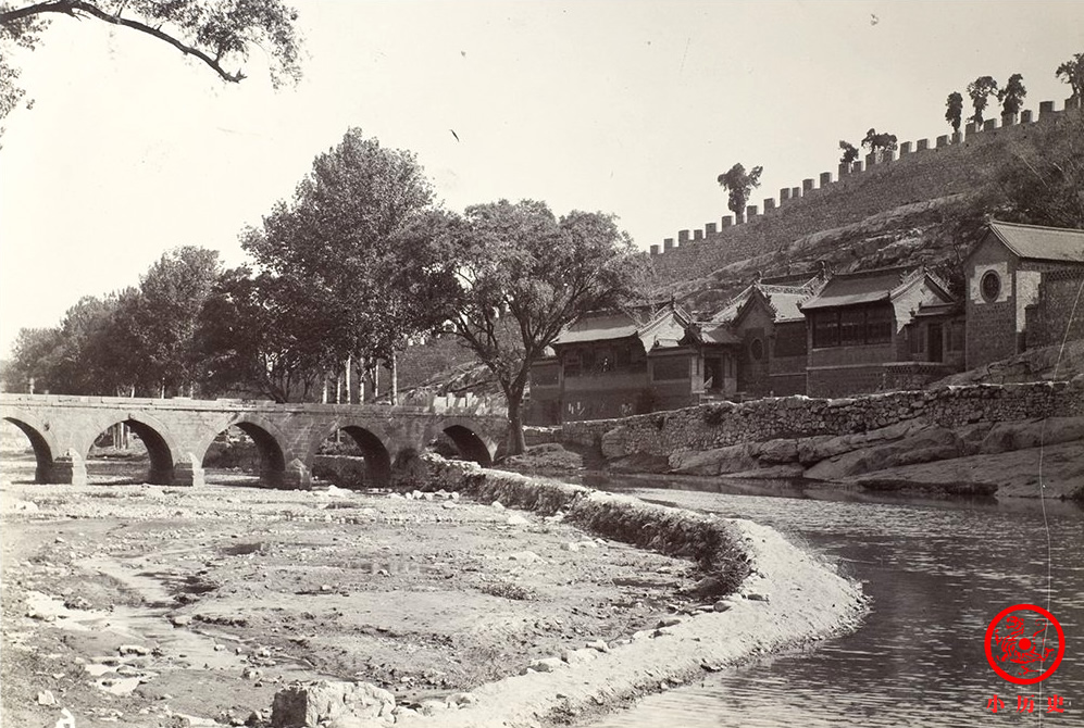 1903年淄博老照片 老百姓看热闹挤满道路