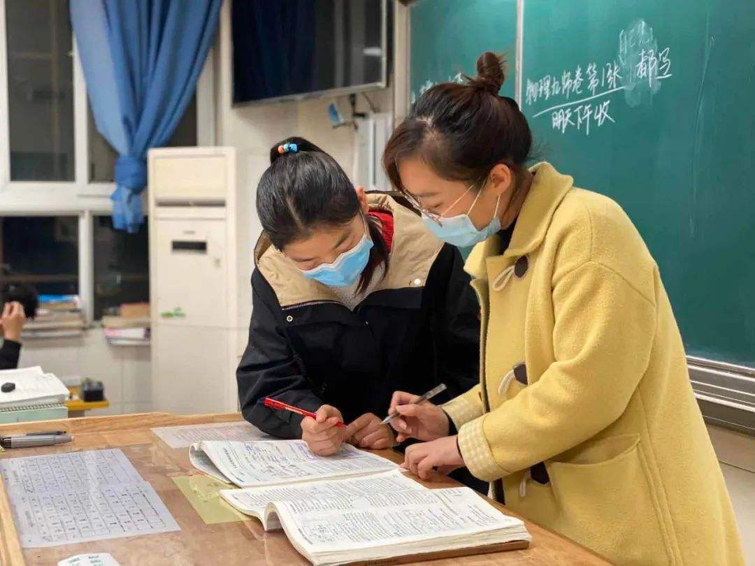 学生课下问老师问题,怎么就对不问的学生来说不公平了?