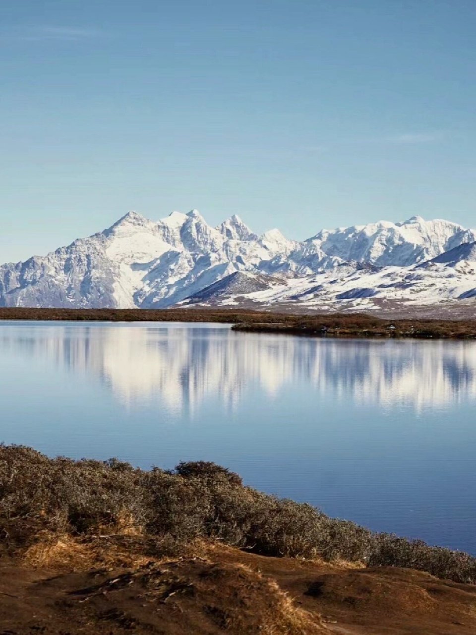 红海子位于四川省甘孜藏族自治州康定市,海拔约4200米,是一个高原海子