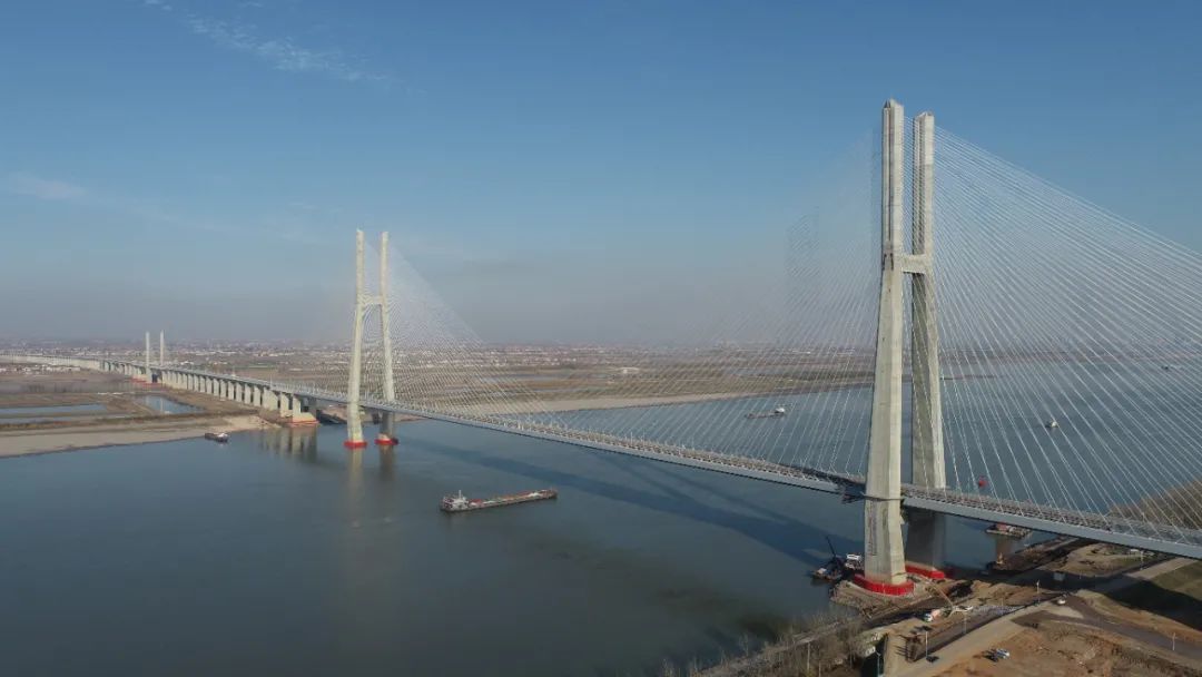 安九高铁鳊鱼洲长江大桥今日通车