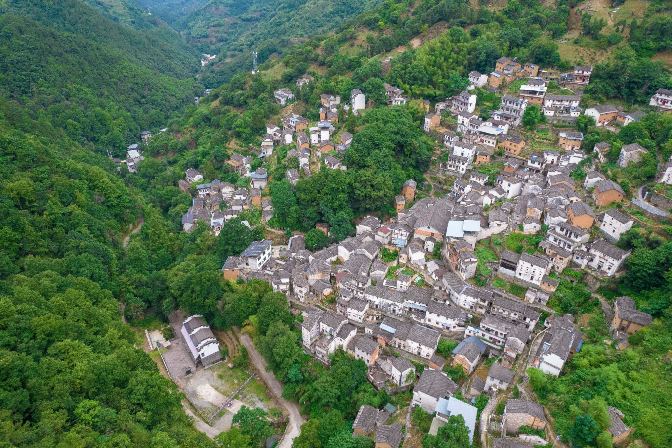 小众旅行地,黄山歙县的万二村,被称为徽州版布达拉宫的地方