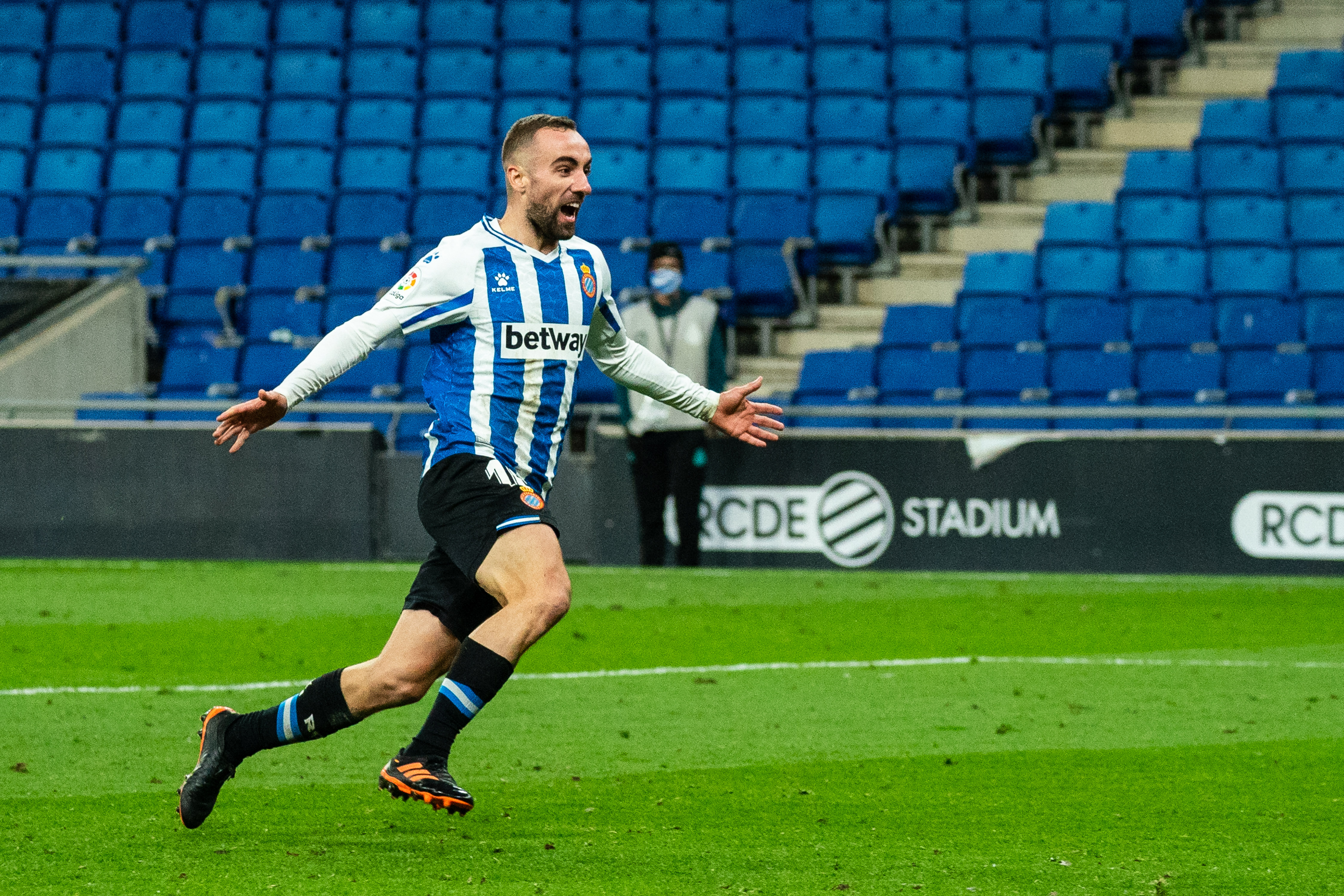 足球——西乙:西班牙人胜希洪竞技(13)