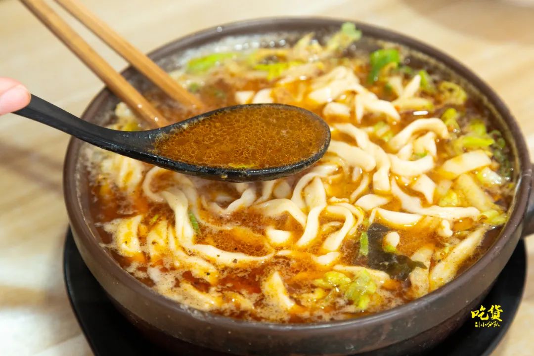 襄阳风华路上的钉子户驰骋砂锅面一门30年