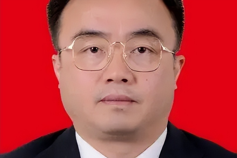 2021年,简阳市长易恩弟落马:状元敛财变罪犯,忏悔书引发热议