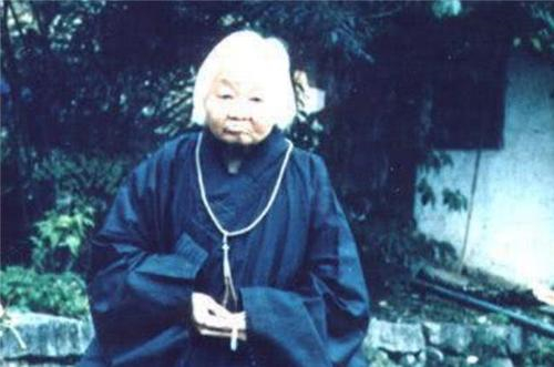 仁义师太:绝食7日后圆寂,坐缸3年成肉身菩萨,女性特征全消失