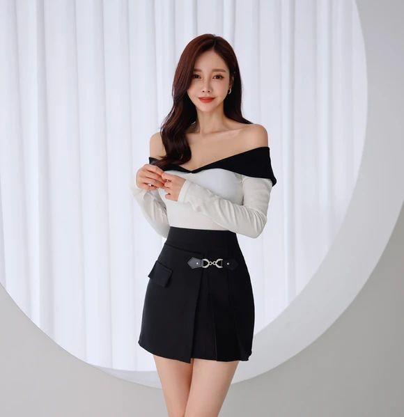 美人图鉴孙允珠:细腻黑砂石翻领露肩百褶挂裙