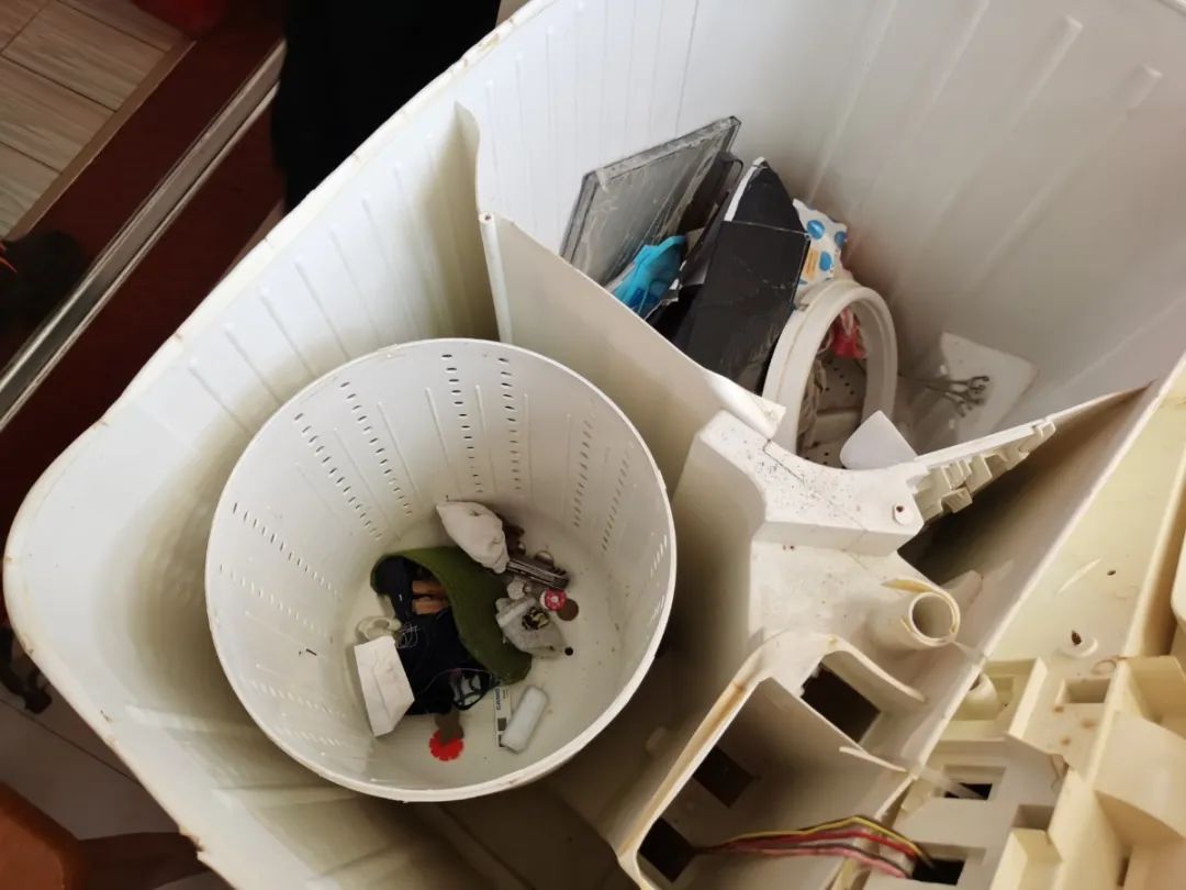 溧阳一两岁男童被卡洗衣机内,消防队紧急救援!