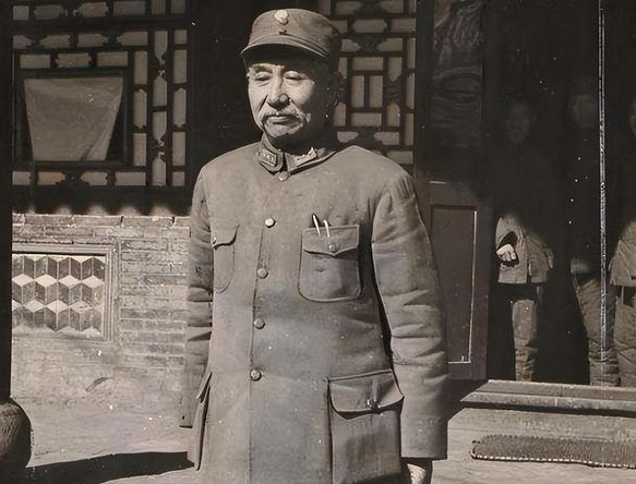 程潜给彭总介绍一中将,彭总大怒:原来是你!抬手就是两巴掌